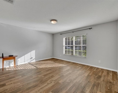 524 Hearthglen Boulevard - Photo Thumbnail 3