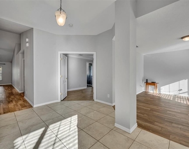 524 Hearthglen Boulevard - Photo Thumbnail 2