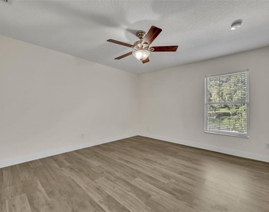 524 Hearthglen Boulevard - Photo Thumbnail 17