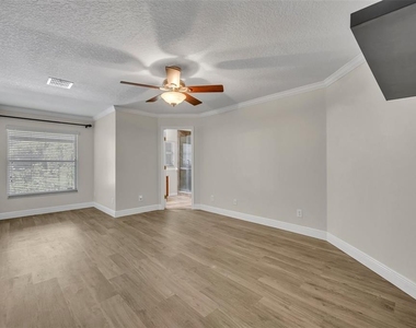524 Hearthglen Boulevard - Photo Thumbnail 11