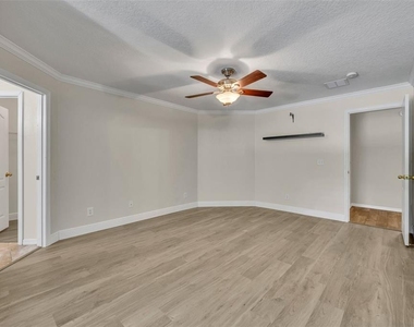 524 Hearthglen Boulevard - Photo Thumbnail 12