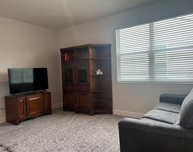 417 Belmond Drive - Photo Thumbnail 13