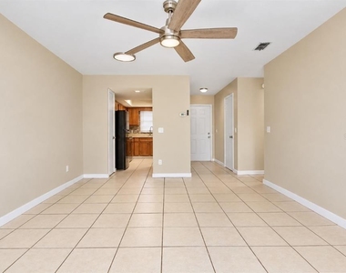 2529 Coral Avenue - Photo Thumbnail 4