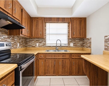 2529 Coral Avenue - Photo Thumbnail 5