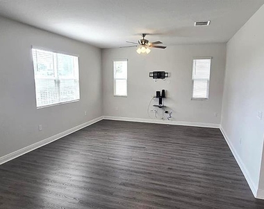 1128 Sugarwood Street - Photo Thumbnail 6