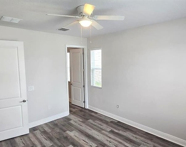 1128 Sugarwood Street - Photo Thumbnail 2