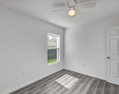 1252 Giralda Circle Nw - Photo Thumbnail 10