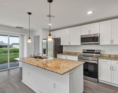 1252 Giralda Circle Nw - Photo Thumbnail 3