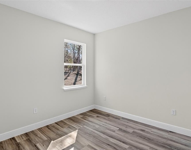 7945 N Janeaux Drive - Photo Thumbnail 17
