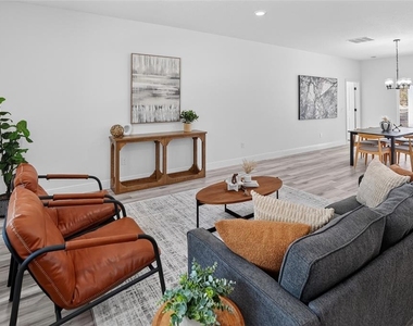 7945 N Janeaux Drive - Photo Thumbnail 2