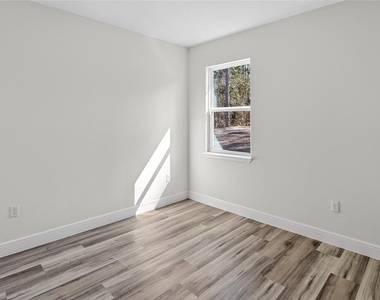 7945 N Janeaux Drive - Photo Thumbnail 16