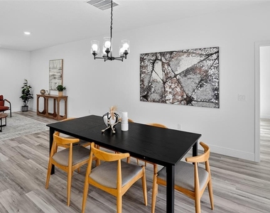 7945 N Janeaux Drive - Photo Thumbnail 7