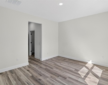 7945 N Janeaux Drive - Photo Thumbnail 9