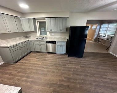 3520 Curtis Drive - Photo Thumbnail 2