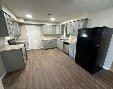 3520 Curtis Drive - Photo Thumbnail 3