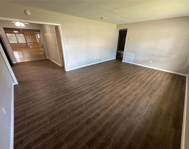 3520 Curtis Drive - Photo Thumbnail 7