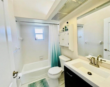 2953 Seasons Boulevard - Photo Thumbnail 14