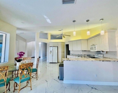 2953 Seasons Boulevard - Photo Thumbnail 9
