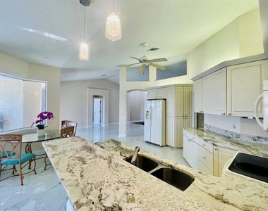 2953 Seasons Boulevard - Photo Thumbnail 11