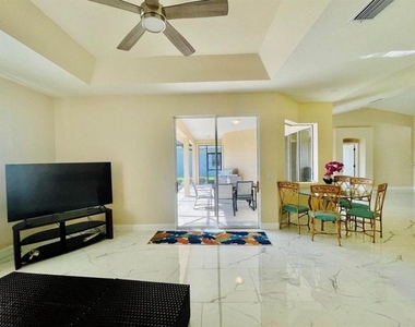 2953 Seasons Boulevard - Photo Thumbnail 10
