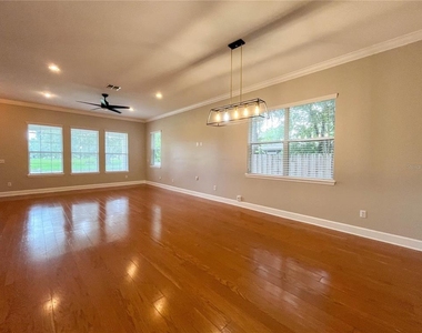 111 E Steele Street - Photo Thumbnail 16