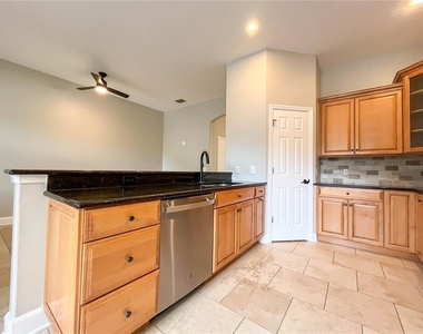 111 E Steele Street - Photo Thumbnail 31