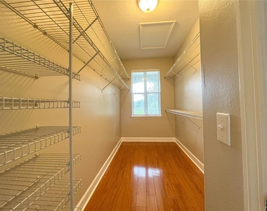 111 E Steele Street - Photo Thumbnail 58