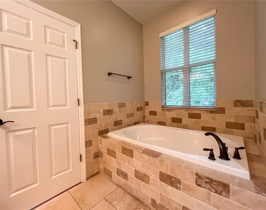 111 E Steele Street - Photo Thumbnail 55