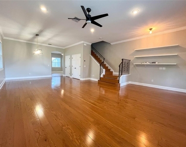 111 E Steele Street - Photo Thumbnail 11