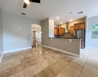 111 E Steele Street - Photo Thumbnail 27
