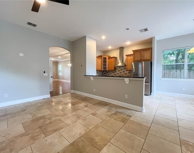 111 E Steele Street - Photo Thumbnail 28