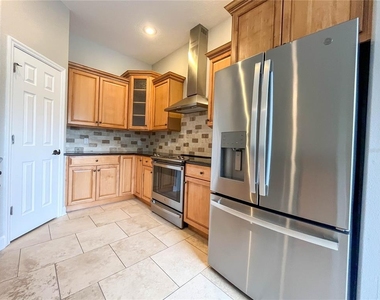 111 E Steele Street - Photo Thumbnail 34