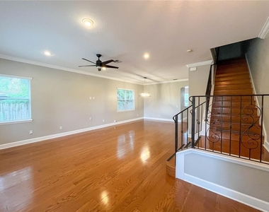 111 E Steele Street - Photo Thumbnail 7