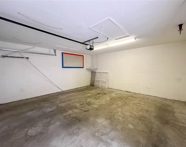 111 E Steele Street - Photo Thumbnail 5