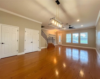 111 E Steele Street - Photo Thumbnail 13