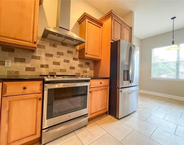 111 E Steele Street - Photo Thumbnail 38