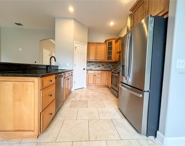 111 E Steele Street - Photo Thumbnail 35