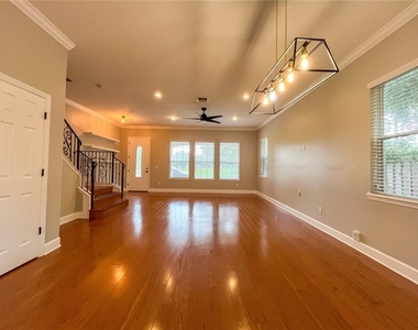 111 E Steele Street - Photo Thumbnail 19