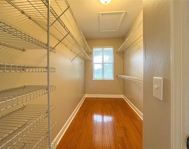 111 E Steele Street - Photo Thumbnail 57