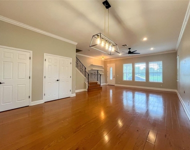 111 E Steele Street - Photo Thumbnail 14