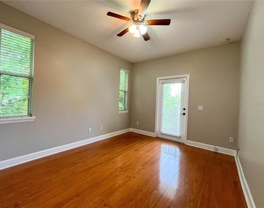 111 E Steele Street - Photo Thumbnail 63