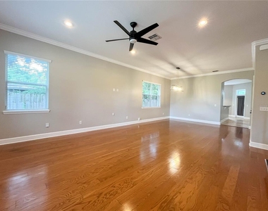 111 E Steele Street - Photo Thumbnail 9