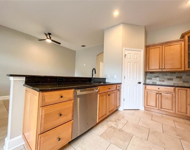 111 E Steele Street - Photo Thumbnail 32