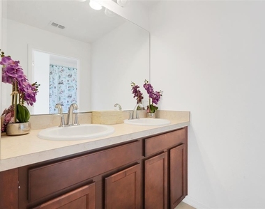639 Samuel Place - Photo Thumbnail 23