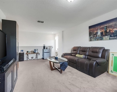 639 Samuel Place - Photo Thumbnail 12