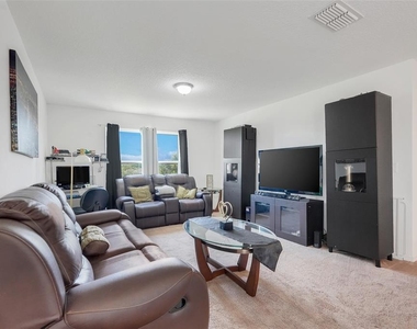 639 Samuel Place - Photo Thumbnail 13