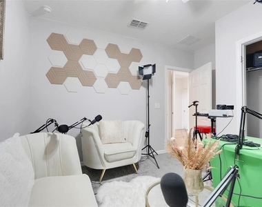 639 Samuel Place - Photo Thumbnail 14