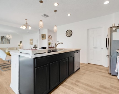 639 Samuel Place - Photo Thumbnail 11