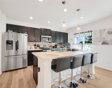 639 Samuel Place - Photo Thumbnail 9