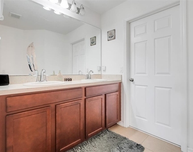 639 Samuel Place - Photo Thumbnail 20